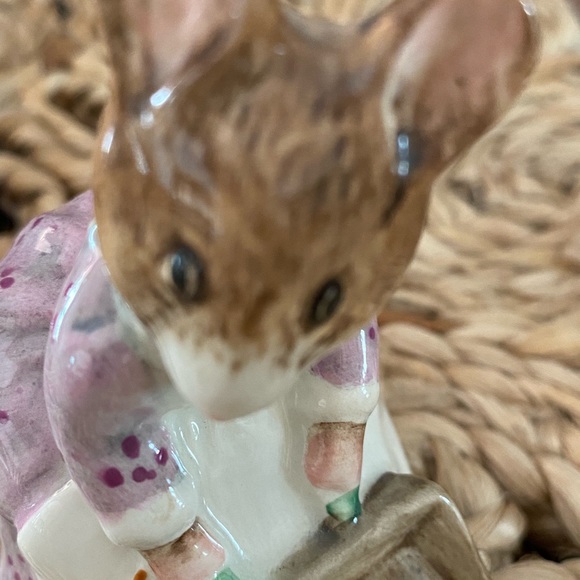 Beatrix Potter figurine Royal Albert Hunca MuncaSweeping - Picture 5 of 7